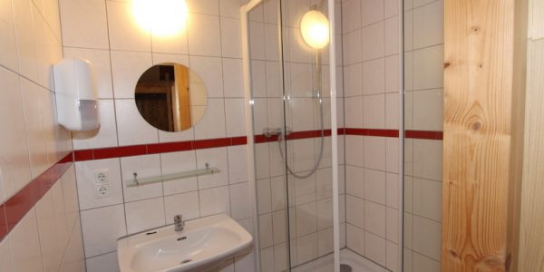 Gästehaus Club Vorarlberg 6er-Zimmer Dusche